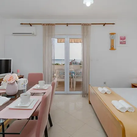 Family Gligora شقة