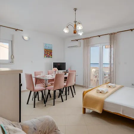 Family Gligora شقة